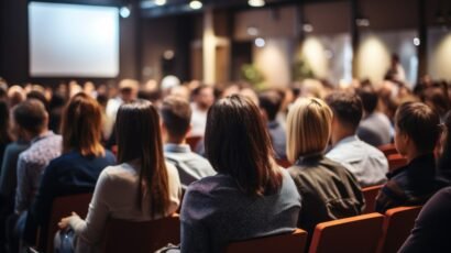 Speaker addresses audience of executive assistants.